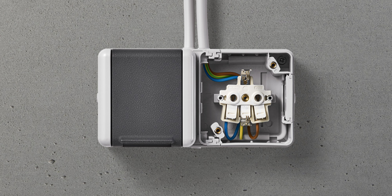 Doppelsteckdose mit Trennsteg bei Elektro Baumann in Waltershausen OT Schwarzhausen